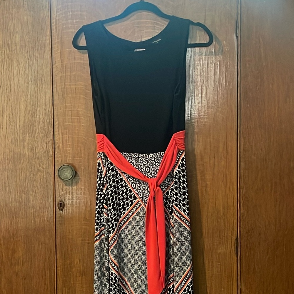 Sleeveless maxi dress.